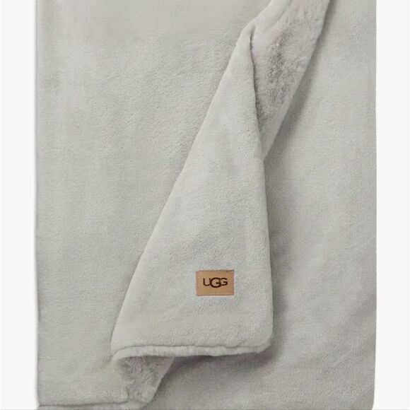 UGG Coastline Plush Throw Blanket- Stone - Picture 1 of 5